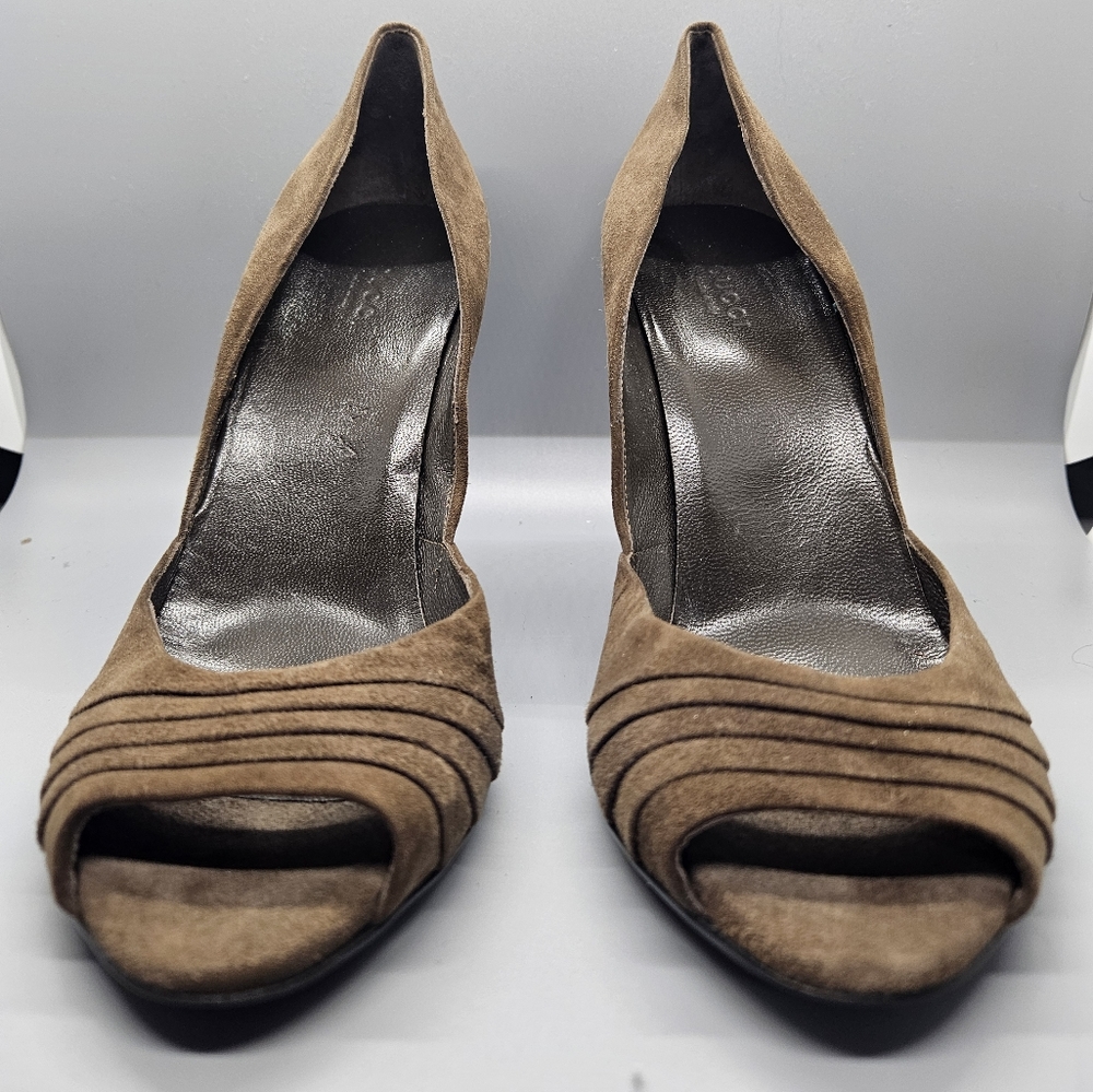 NEW Gucci suede peep toe heels
